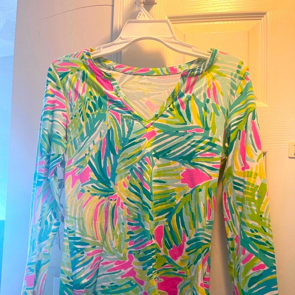 Lilly Pulitzer XSTropical Storm Top V Neck Long Sleeve